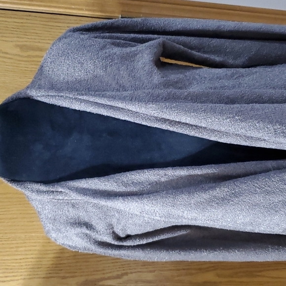 Barefoot dreams nwt bamboo chic lite calypso wrap cocoa color - Picture 2 of 8